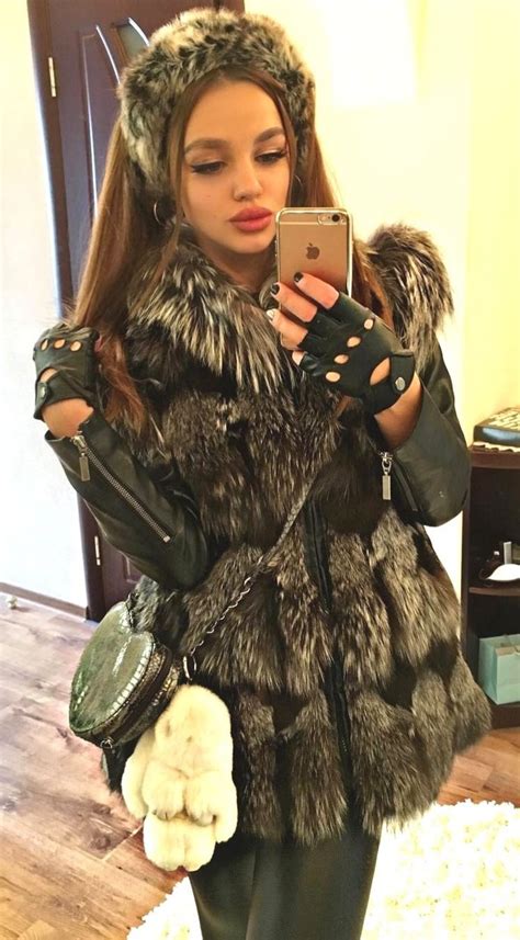 Pin By Emanuele Perotti On Beauties In Fur Leather Gloves Leather Driving Gloves Leather