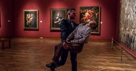 Una Performance Teatral Toma Las Salas Del Museo Nacional De Bellas