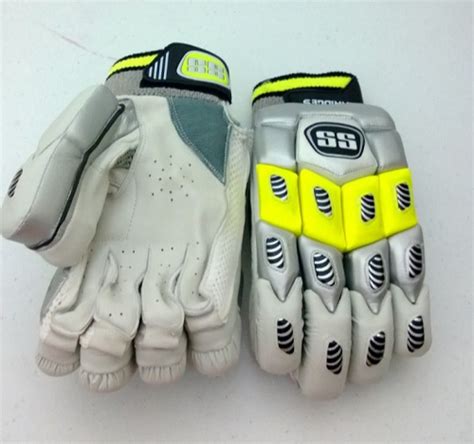 Strap Polyurethane Ss Matrix Cricket Batting Gloves For Sports Size