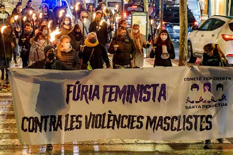 L Informatiu El Comitè feminista clama contra la violència masclista