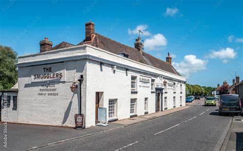 The Smugglers Inn, Sussex. A view of a typical old 16th Century English ...