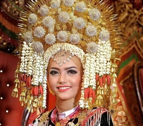 Fakta Dan Filosofi Suntiang Hiasan Kepala Pengantin Wanita Adat