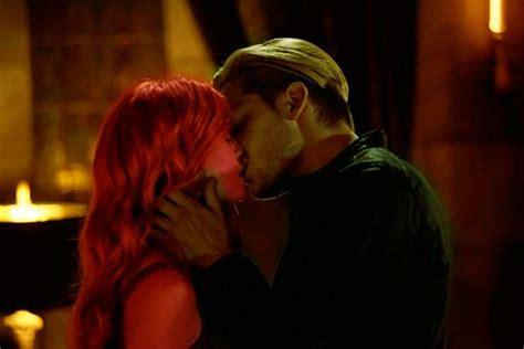 Beso Clace Season 3 Editado Shadowhunters Clary And Jace Shadow Hunters