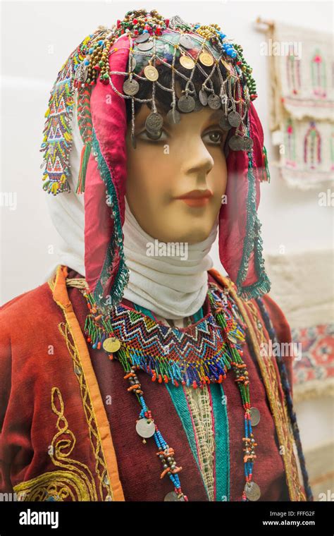 Femme En Robe Traditionnelle Turque Exposition Edirne La Province D