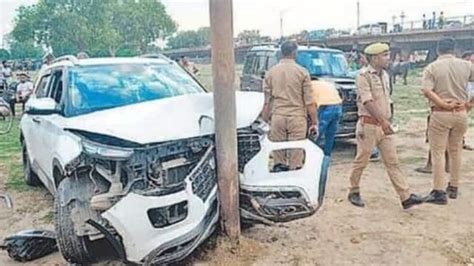 Live Encounter In Prayagraj Chase From Rae Bareilly Bullets Police