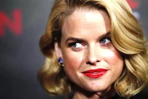 Alice Eve Eyes Different Colors