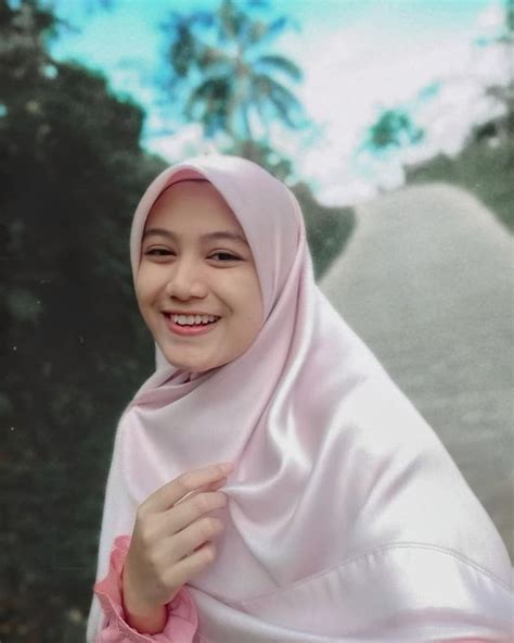 Pin Di Model Pakaian Hijab Wanita Wanita Cantik Jilbab Cantik