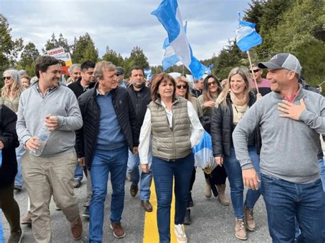 Vecinos De Villa Mascardi Marcharon En Contra De La Toma De Tierras