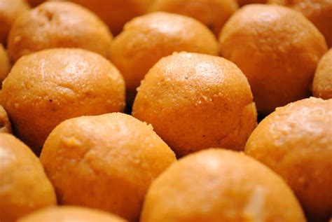 Besan Ke Ladoo Diwali Special Sweets Gujarati Recipes