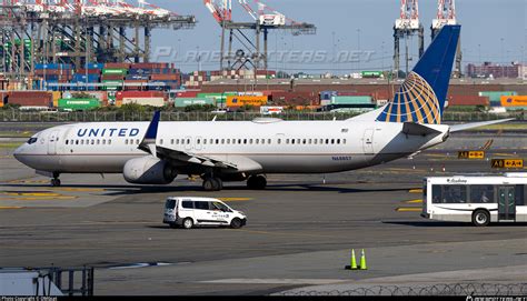 N68807 United Airlines Boeing 737 924ER WL Photo By OMGcat ID