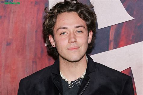 Ethan Cutkosky Net Worth 2023 Salary Wealth Early Life Personal Life