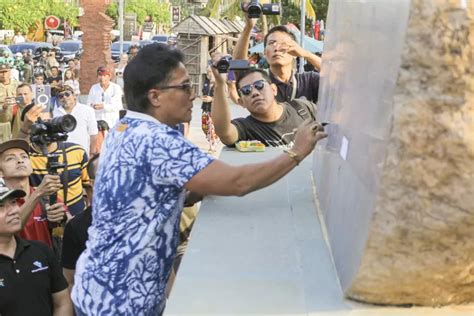 Bupati Badung Giri Prasta Hibahkan Pengelolaan Pasar Seni Kuta Ke Desa