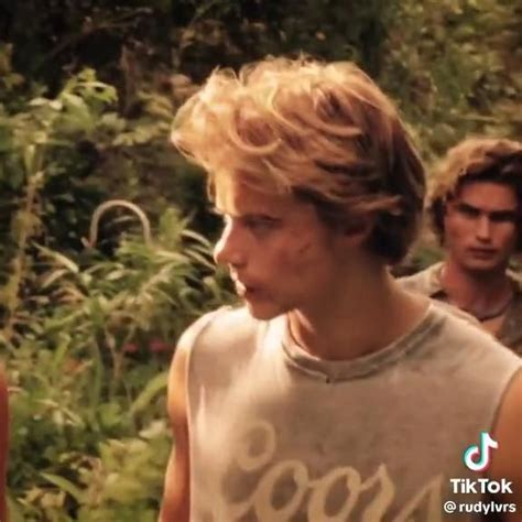 Pin By Sydne On Outer Banks Video Jj Outer Banks Videos Hot Actors