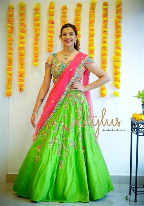 Pin by anu nallamothu on crop tops n half sarees | Wedding blouse ...