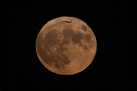 As imagens inéditas da noite da Super Lua Azul o fenómeno que só volta