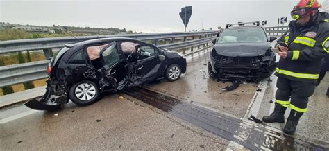 Incidente Sullo Svincolo Del Centro Commerciale Due Feriti Sulla