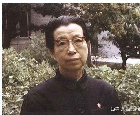 1971年，江青为林彪拍下最后一张半身免冠照，林彪摘帽子很不情愿 知乎