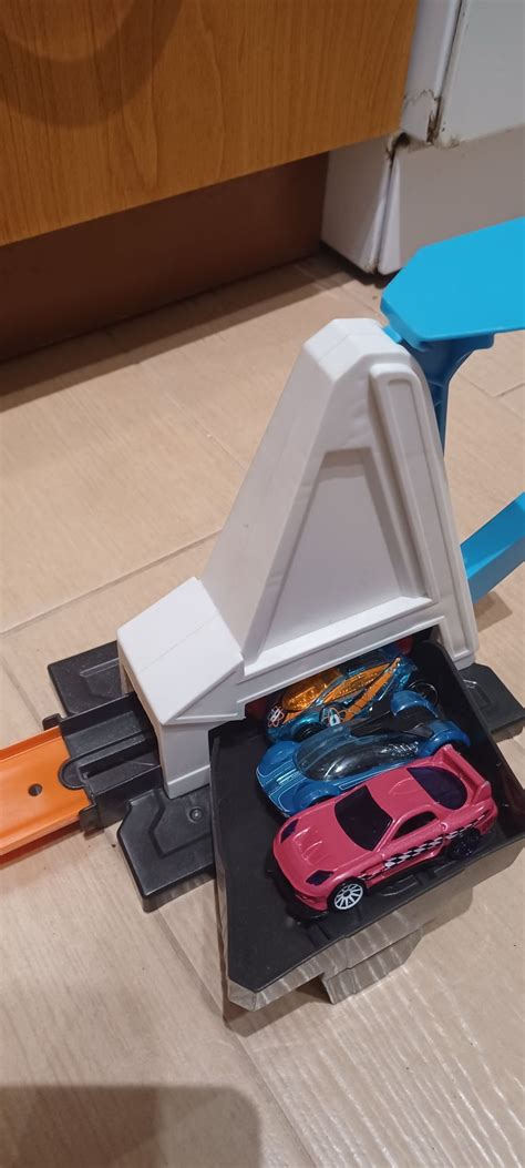 Hot wheels tor wyrzutnia z zakrętami Warszawa Bemowo OLX pl