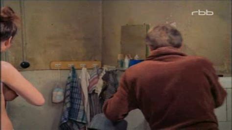 Naked Ute Lubosch in Glück im Hinterhaus