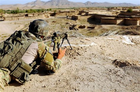 [Military] Member of 75th Ranger Regiment scans the surrounding area ...