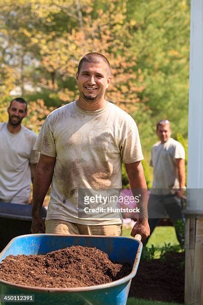 134 Mulch Wheelbarrow Stock Photos High Res Pictures And Images