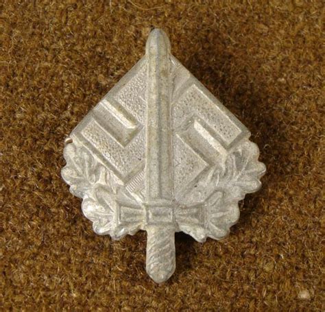 EARLY ORIGINAL NAZI BADGE WWII