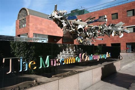 The Museum of Contemporary Art | Destinations and Events | Metrolink