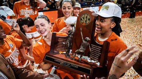 Ncaa Video Vault Candace Parker Becomes First Woman To Dunk In Ncaa