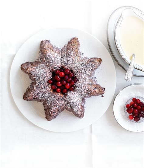 Christmas Cake with Cranberries and Brandy Custard | MiNDFOOD