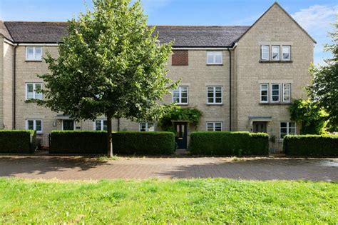 3 Bedroom Town House For Sale In Cedar Drive Witney Ox28