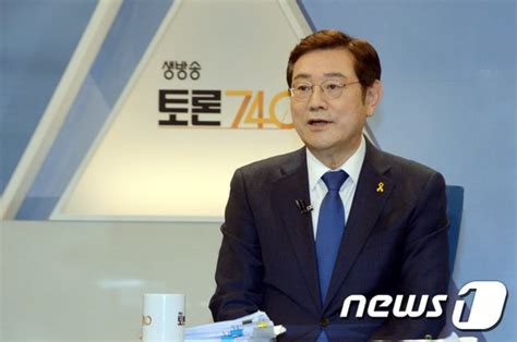 토론회 준비하는 이용섭 광주시장 예비후보 네이트 뉴스