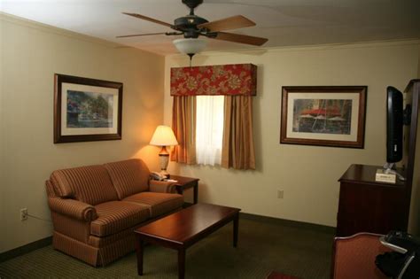 Navy Hotels for TDY and Leisure Lodging -- Navy Gateway Inns & Suites