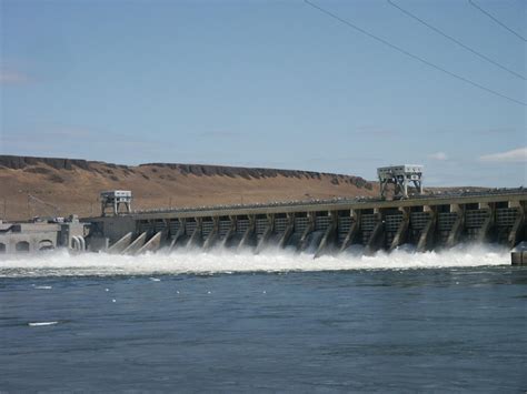 McNary Dam (Umatilla/North McNary, 1954) | Structurae