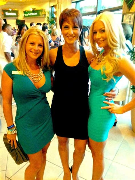 3 Milfs R Tightdresses