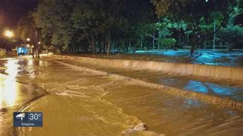 Chuva Causa Alagamentos E Derruba árvores Em Araras Matão E São Carlos