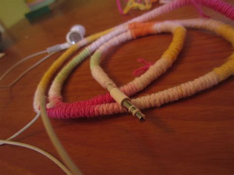 Wrap Your Ipod Cord With Yarn So It Doesn T Tangle Yarn Diy Crafts