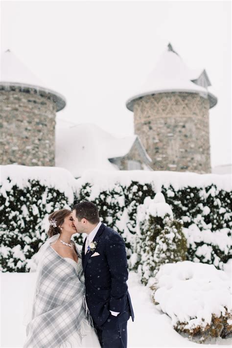 Our Favorite Winter Wedding Trends and Tips - Castle Farms