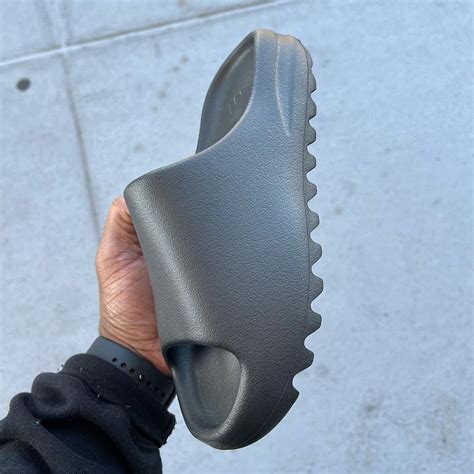 Buy Yeezy Slides Onyx Black 2022 Store List