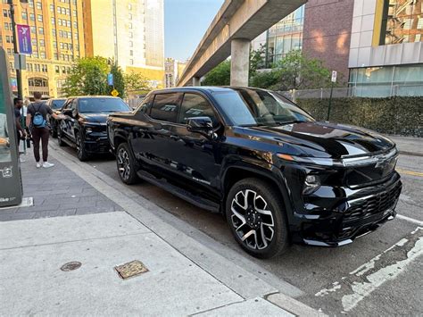 Primer Impresión De Conducción Chevy Silverado Ev Rst 2024