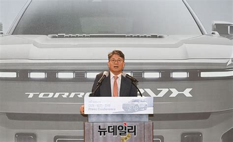 포토 질의응답하는 곽재선 Kg 모빌리티 회장 Save Internet 뉴데일리