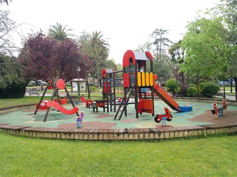 Parque Infantil Del Parque De Abajo En Grado PequeMap Lugares