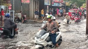 Banjir Terjang Ciawi Bogor Puluhan Warga Mengungsi Okezone Megapolitan