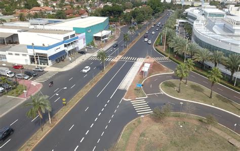 Motorista Que Andar Na Faixa Exclusiva De Nibus Da Avenida Presidente