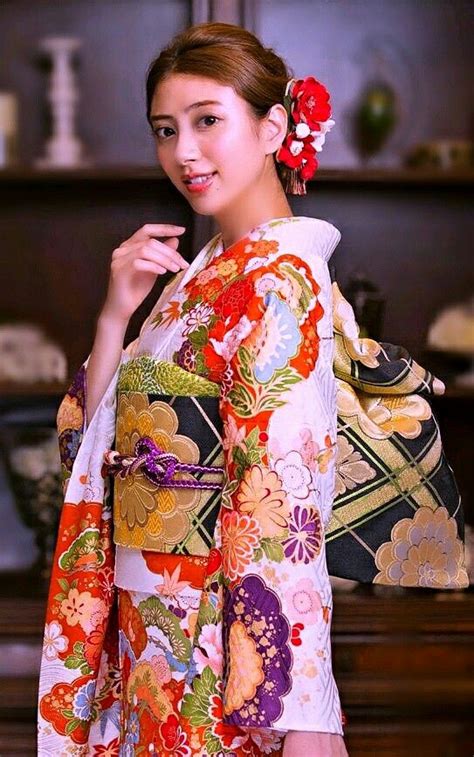 ボード「japanese Kimonos Furisode Hakama Junihitoe Obis Happi Coats