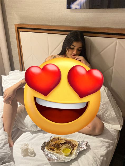 TW Pornstars Karely Ruiz Twitter Ya Comieron 1 38 AM 9