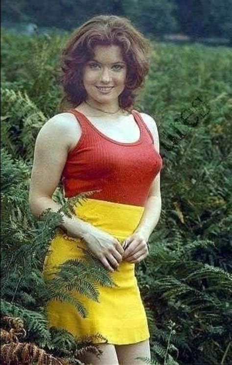 Deborah Watling 1960s Fashion Women Beautiful Curvy Women Classic