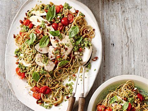 Pasta mit Hähnchen und Brokkoli Pesto Rezept EAT SMARTER