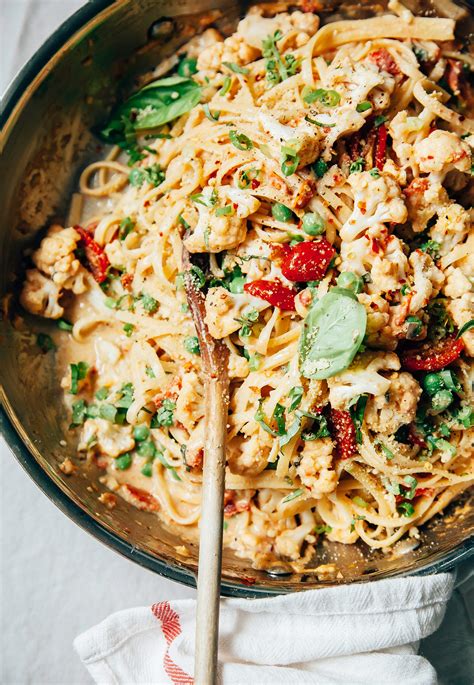 Creamy Cauliflower Pasta W Garlic And Roasted Tomatoes The First Mess