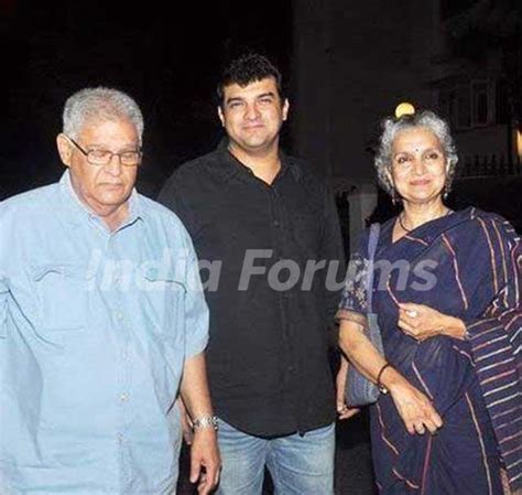 Siddharth Roy Kapur with his parents Photo