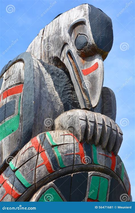 Totem pole editorial photo. Image of crow, head, erected - 56471681